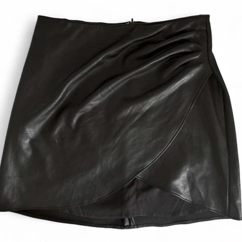 Chic Black Mini Skirt
